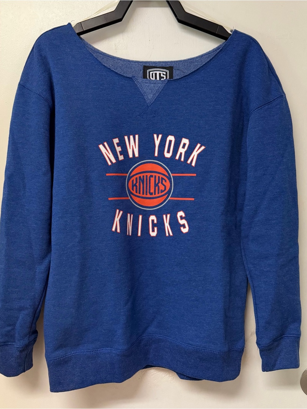 New York Knicks Women's Blue Crewneck Sweatshirt